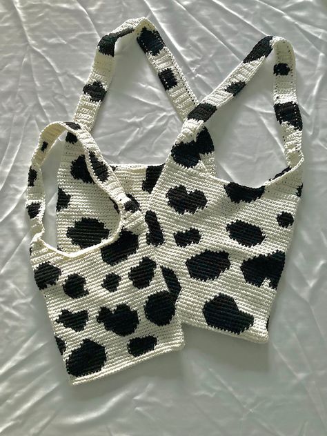 Cow Bag Crochet, Cow Crochet Bag, Crochet Cow Bag, Cow Print Crochet, Crochet Bag Diy, Practical Crochet, Crocheted Cow Pattern, Fall Crochet, Simply Crochet