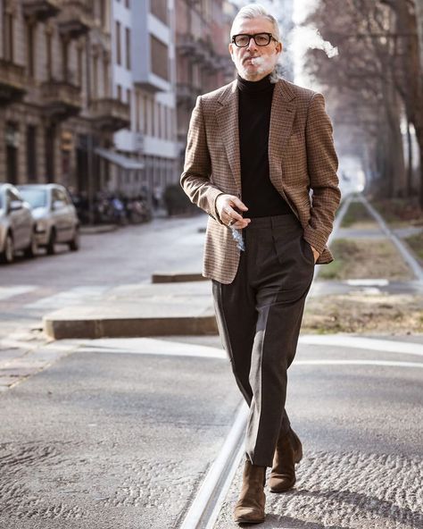 Brown Blazer Men, Blazer Men Outfit, Old Man Outfit, Sport Coat Outfit, Italian Mens Fashion, Old Man Fashion, Older Mens Fashion, Italian Fashion Street, Blazer Outfits Men