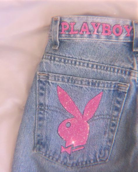 Diy Shirt Printing, Diy Y2k, Colored Denim Shorts, Custom Jeans Diy, Kids Canvas Art, Alt Clothes, Shorts Y2k, Cargo Pants Outfit, Custom Jeans