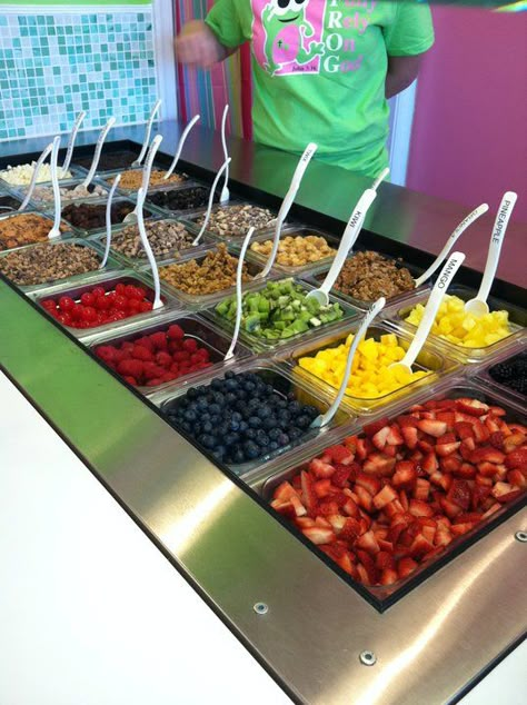 Fruit And Veggie Bar, Frozen Yogurt Toppings Bar, Fruit Business Ideas, Fruit Salad Bar, Smoothie Bar Ideas, Sweet Frog Frozen Yogurt, Froyo Toppings, Frog Fruit, Frozen Yogurt Fruit