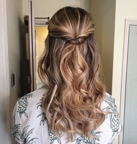 Half Up Half Down Hair For Grad, Simple Twist Half Up Half Down, Half Up Half Down Hairstyles Brunette, Hañf Up Half Down Hair, Half Up Half Done Prom Hair, Wedding Hairstyle Bridesmaid, Half Up Half Down Wedding Hair Bridesmaid Simple, Wedding Hair Updo Half Up Half Down, Simple Half Up Half Down Hairstyles Bridesmaid