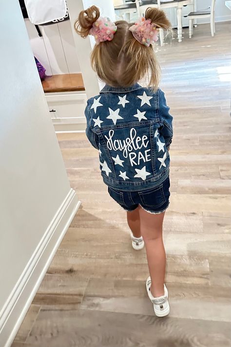 A hand painted denim jacket is perfect for ANY occasion - birthday parties, vacations, or just everyday life! THIS LISTING IS FOR THE PICTURED DESIGN - I have a fully custom listing in my shop if you would like something else.  This design includes 2 lines of text and stars surrounding it. The color can be customized.  IMPORTANT INFO - MESSAGE ME AFTER PURCHASE  After purchasing this listing - send me a message to get the address to send your denim jacket OR send me the sizing information if you Hand Painted Apparel, Cricut Jean Jacket, Custom Painted Jean Jacket, Jean Jacket Design Ideas, Paint On Denim Jacket, Painted Blue Jean Jacket, Teacher Jean Jacket, Custom Denim Jacket Paint, Painted Jacket Ideas