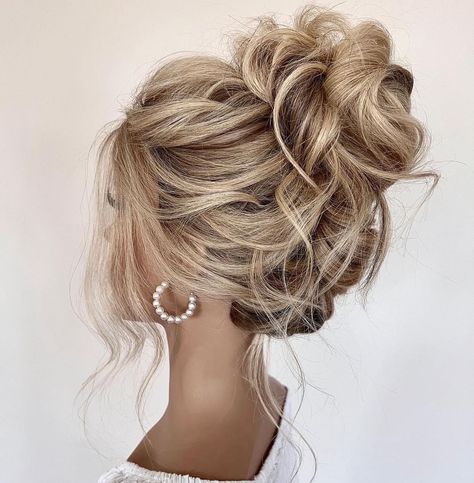 Blonde Bridesmaid Hairstyles, Beach Wedding Updo Hairstyles Bridesmaid, Bridal Updo With Extensions, Bridal Hair Updo Medium Length, Wedding Updo For Bride, Bridesmaid Hair Volume, Flirty Updo, Low Textured Bun, Textured Bun