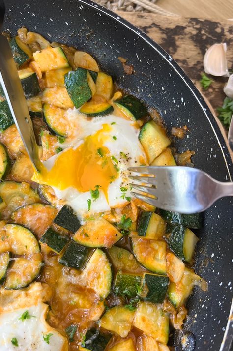 One-Pan Zucchini and Egg Skillet | IRRESISTIBLY Delicious & Healthy Recipe Squash And Eggs Recipes, Zucchini Egg Recipes, Eggs And Zucchini, Pan Zucchini, Zucchini Breakfast, Egg Skillet, Plant Based Meal Planning, Mediterranean Chickpea Salad, Tapas Recipes