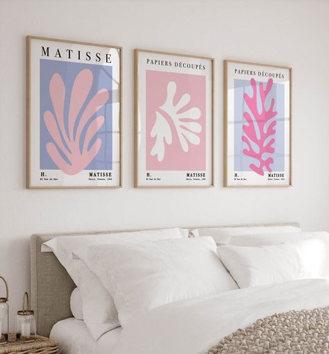 Colorful Apartment Decor, Preppy Orange, Room Preppy, Minimalist Dorm, Orange Minimalist, Matisse Kunst, Shelf Office, Pink Dorm, Triptych Art