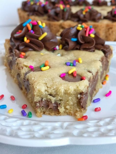 12 Inch Cookie Cake Recipe, Cookie Cakes Birthday Designs, Big Cookie Cake, Chocolate Chip Cookie Birthday, Cookie Empire, Homemade Cookie Cakes, Chocolate Chip Cookie Pizza, Chocolate Chip Cookie Cake Recipe, Giant Cookie Cake