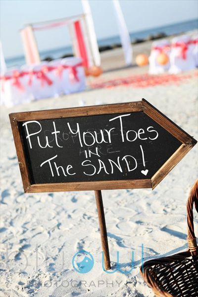 Creative Wedding Sign, Sunshine Wedding, Sunset Beach Wedding, Barefoot Bride, Ceremony Styling, Wedding Ocean, Beach Wedding Signs, Small Beach Weddings, Fair Wedding