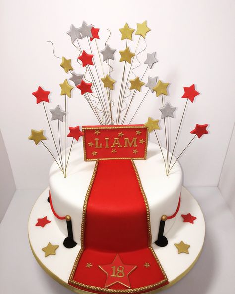 Red Carpet Theme Cake, Hollywood Cake Ideas, Red Carpet Cake, Hollywood Sweet 16, Hollywood Cake, Red Carpet Theme Party, Music Cakes, Hollywood Birthday, Cakes Decorated