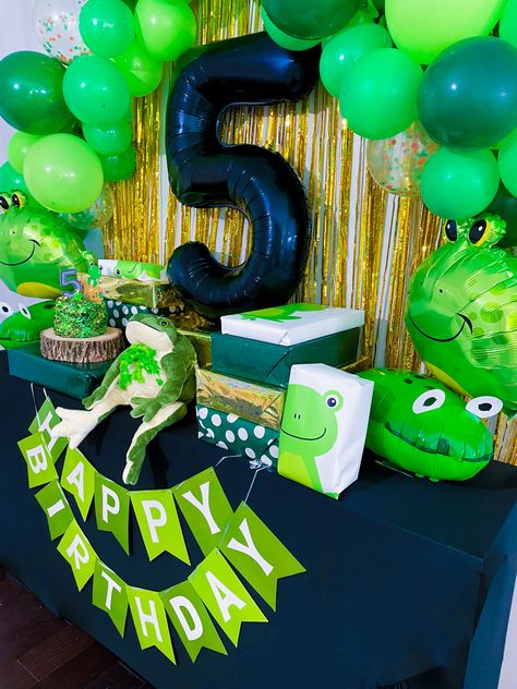 Frog Prince Birthday Party, Frog Birthday Party Decorations, Frog Themed Birthday Party, Frog Party Theme, Frog Party Decorations, Toad And Frog, Frog Party Ideas, Frog Birthday Party, Frog Party