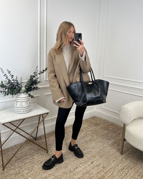 Business Lady Outfits, Moccasins Style, Leather Moccasins, Teacher Style, Autumn Outfit, Office Outfits, London Fashion, Autumn Winter Fashion, Moccasins