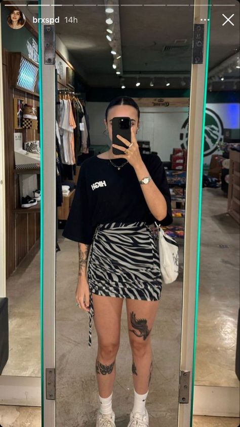 Crop Tops Over Dresses, Dis Lipa Outfit, Cool Festival Looks, Gen Z Outfits Curvy, Mid Size New York Fashion, Friday Going Out Outfit, Edgy Beachy Outfits, Quick Summer Outfits, Tattoo Artists Outfit