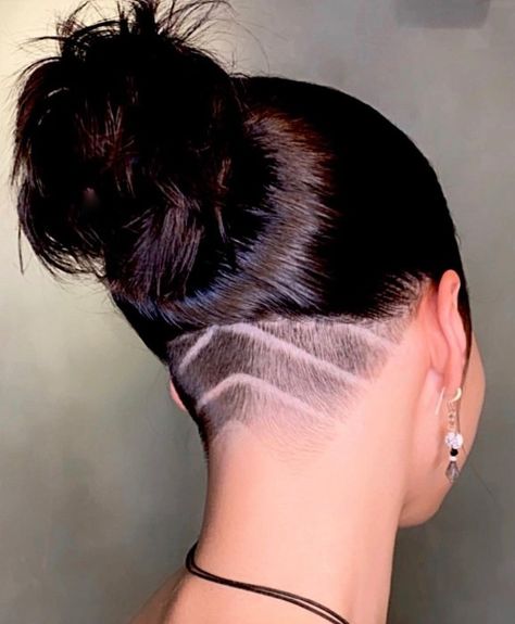 Shaved Side Haircut, Shaved Hairstyles For Women, Side Haircut, Undercut Hair Designs, Shaved Designs, Shaved Hairstyles, Undercut Long Hair, Undercut Designs, Shaved Hair Designs