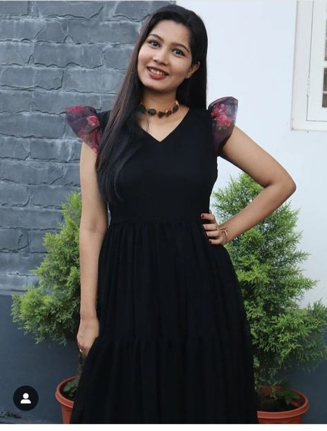 Frill Sleeves Kurti, Frock Designs For Girl, Simple Frock, Dress Designs For Stitching, Floral Print Gowns, Black Frock, Simple Kurti, Simple Frock Design, Simple Saree Designs