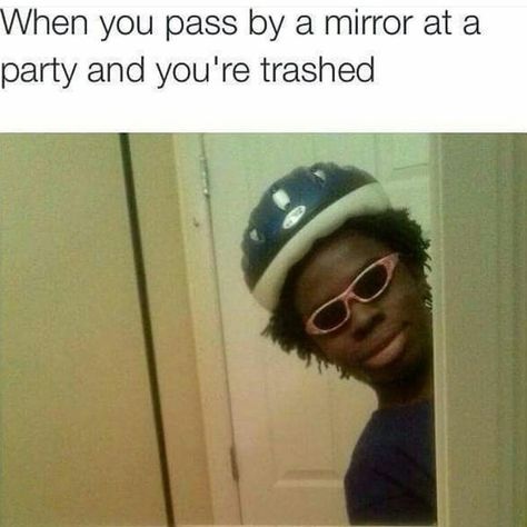 When the booze has you feeling your look: | 21 Photos Anyone Who Has Been Drunk AF Will Relate To Funny Drunk Memes, Drunk Face, Drunk Memes, Drunk Party, Drunk Humor, Pinterest Humor, 10 Funniest, Dump A Day, Flirting Quotes