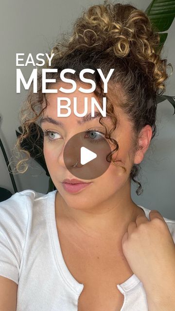 Loose Bun With Curls, How To Style Long Hair Easy Simple Messy Buns, Frizzy Hair Updo Easy, Curly Loose Bun, Nurse Hairstyles Curly Hair, Messy Curly Bun Tutorial, Messy Bun On Curly Hair, Messy Bun With Curly Hair, How To Make A Hair Bun