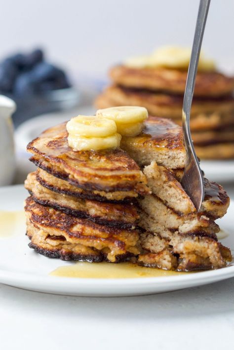 Banana Pancakes Paleo, Paleo Banana Recipes, Paleo Banana Pancakes, Banana Bread Pancakes, Recipes Using Bananas, Paleo Pancakes, Low Calorie Breakfast, Brunch Bread, Paleo Banana