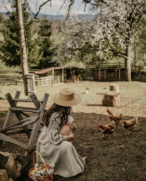 Homesteading Photoshoot, Farmhouse Wife Aesthetic, Cottagecore Newborn Photos, Natural Lifestyle Aesthetic, Farm Lifestyle Simple Living, Cottage Core Photography, Homestead Asthetic, Homestead Photoshoot, Bangs Photoshoot