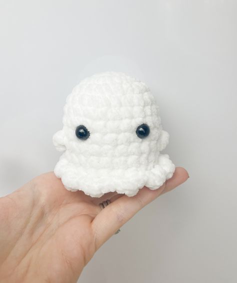 Rose and Lily Amigurumi: No-Sew Quick Crochet Ghost - Free Crochet Pattern Toys Quotes, Mushroom Patterns, Crochet Pour Halloween, Crochet Ghost, Fall Crochet Patterns, Easy Crochet Animals, Crochet Mignon, Crochet Mushroom, Halloween Crochet Patterns