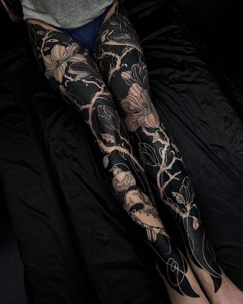 Tattoo Bein Frau, Dark Tattoo Ideas, Gotik Tattoo, Black Sleeve Tattoo, Full Leg Tattoos, Tattoos Geometric, Full Body Tattoo, Leg Tattoos Women, Leg Sleeve Tattoo