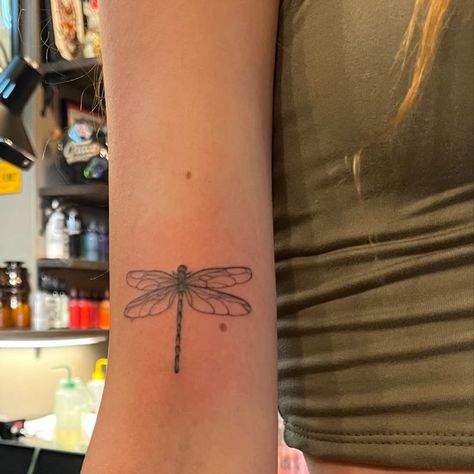 Red Dragonfly Tattoo, Tiny Tats, Flying Tattoo, Dragonfly Tattoo Design, Funky Tattoos, Petite Tattoos, Dragonfly Tattoo, Jewelry Tattoo, Subtle Tattoos