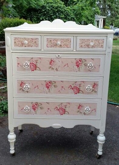 Milla's dresser for Ella Fairytale Theme Bedroom, Shabby Chic Chest Of Drawers, Cabinet Hallway, Muebles Shabby Chic, Decorated Furniture, Modern Shabby Chic, Dresser Redo, Pink Furniture, Shabby Chic Room