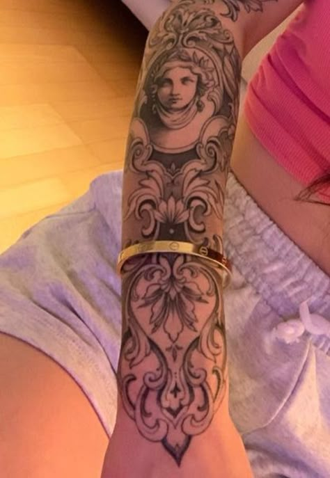 Hispanic Tattoos For Women, Tatuaje Hello Kitty, Piercings And Tattoos, Arm Sleeve Tattoos For Women, Cool Nature, Mother Nature Tattoos, Crazy Tattoos, Pretty Hand Tattoos, Tattoos For Women Half Sleeve