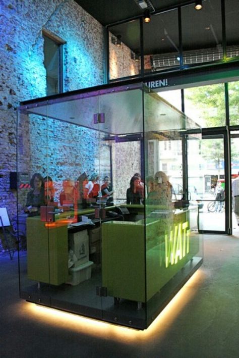 DJ booth inside glass... cool idea for a radio station in a public place but also possibly for events with @Rendezvous Events Radio Booth, Coffee Booth, Dj Stand, Dj Table, Happy Mothers Day Wishes, Dj Setup, Retro Radio, Dj Booth, Music Station