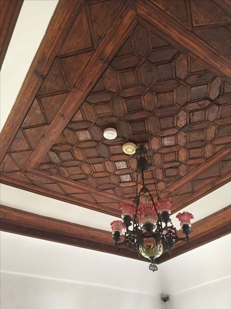 Wood Paneling On Ceiling, Wooden False Ceiling Design, Wooden False Ceiling, Vaulted Ceiling Ideas, Bedroom False Ceiling, Wooden Ceiling Design, Design Marocain, Roof Ceiling, Plank Ceiling