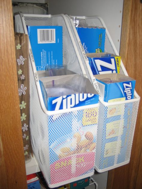 ziploc holder Organizing Pantyhose Storage, Ziploc Storage Organization, Ziplock Bag Organization, Ziploc Bag Storage Ideas, Ziploc Bag Storage, How To Store Ziplock Bags Storage Ideas, Ziploc Organization, Sandwich Bag Storage Ideas, Zip Lock Bag Organization