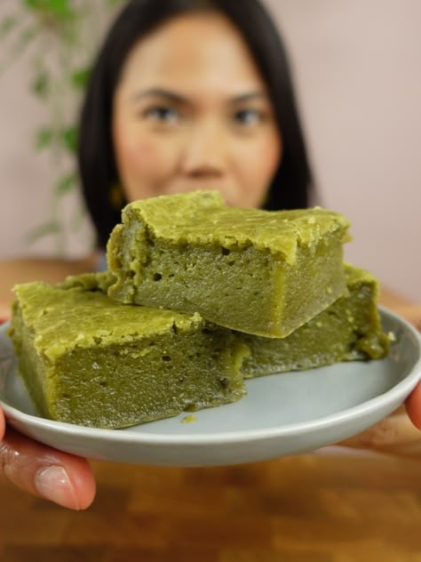 Matcha Butter Mochi - Jeanelleats Food and Travel Blog Matcha Mochi Cake, Matcha Butter Mochi, Matcha Mochi Brownies, Matcha Mochi Recipe, Pandan Recipe, Matcha Recipe Baking, Matcha Butter, Mochi Recipes, Hawaiian Dessert