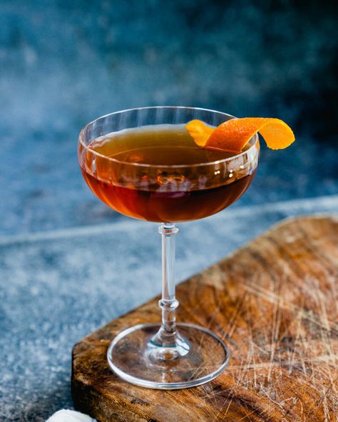 The Martinez cocktail is a true classic! A cousin to the Martini and Manhattan, it's sophisticated and classy: perfect for slow sipping. #martinez #martinezcocktail #classiccocktail #maraschino #classic #cocktailrecipe #cocktail Girls Night Drinks Cocktails, Martinez Cocktail, Best Gin And Tonic, Liqueur Cocktails, Hemingway Daiquiri, Maraschino Liqueur, Gin Fizz Cocktail, A Couple Cooks, Cherry Liqueur