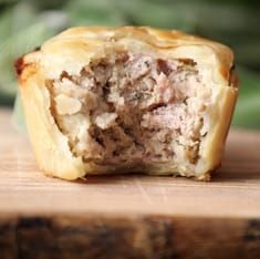 Hp Sauce, Meat Pies, Pies Maker, Muffin Tin Recipes, Cake Factory, Pork Pie, Meat Pie, Savory Pie, Pie Dough