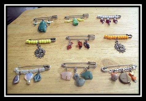 Safety Pin Jewelry with real gemstones. Journal Charms, Safety Pin Crafts, Diy Safety, Covered Books, Kilt Pin Brooches, Altered Jewelry, Safety Pin Jewelry, Kilt Pins, Safety Pin Brooch