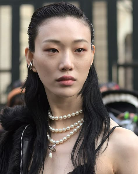 Sora Choi, How To Apply Eyeshadow, Model Inspo, Face Card, Model Aesthetic, Aesthetic People, Female Friends, Woman Face, Look Fashion