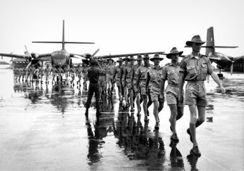 5 Lies About the Vietnam War You Probably Believe | Cracked.com Royal Australian Air Force, North Vietnam, South Vietnam, Military Uniforms, Vietnam Veterans, Military History, Historical Photos, Armed Forces, Air Force