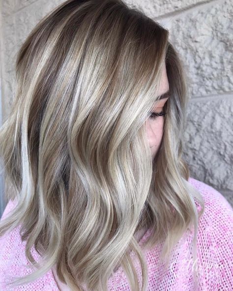 Cabelo Ombre Hair, Kort Bob, Hair Loop, Beauty Courses, Blending Gray Hair, Balayage Hair Blonde, Brown Blonde Hair, Hair Color And Cut, Braiding Hair