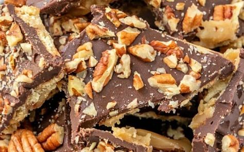 Saltine Cracker Toffee, Aka Christmas, Love Bakes Good Cakes, Good Cakes, Saltine Toffee, Homemade Toffee, Toffee Candy, Cracker Toffee, Toffee Recipe