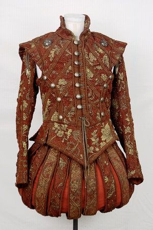 Fashion Feature Part Three: 1500s – Dancing in Glitter "Doublet" -https://dancinginglitterblog.wordpress.com/2015/10/03/fashion-feature-part-three-1500s/ Elizabethan Costume, Elizabethan Fashion, Tudor Period, 16th Century Fashion, Tudor Fashion, Tudor Costumes, Sca Garb, Elizabethan Era, Medieval Costume