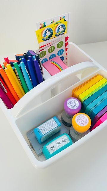 Caddy Ideas Organizations, Teacher Office Supplies, Teacher Stationary Organisation, Teacher Marking Kit, Teacher Sticker Organization, Pencil Caddy Classroom, Supply Caddy Classroom, Classroom Caddy Organization, Teacher Caddy