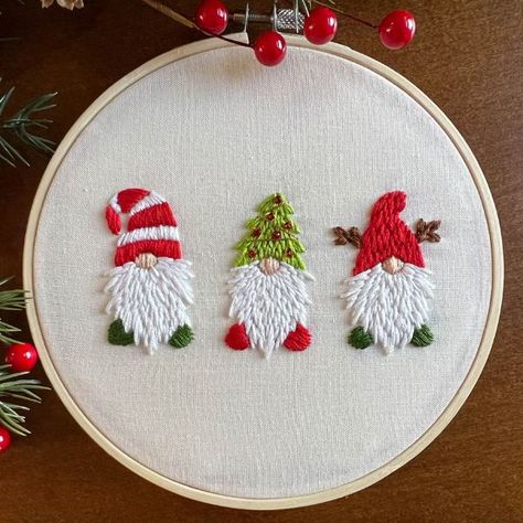 The cutest Christmas embroidery designs for your holiday stitching. Thread your needle and stitch your way through the winter season. Diy Christmas Wall Art, Easy Beginner Embroidery, Embroidery Christmas Ornaments, Diy Christmas Wall, Christmas Hand Embroidery, Dog Embroidery Designs, Winter Embroidery, Beginner Embroidery, Christmas Embroidery Patterns