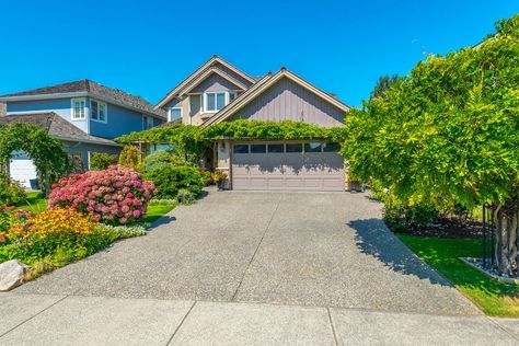 Can a Steep Driveway Be Fixed? Steep Driveway Solutions, Steep Driveway, Driveway Apron, Driveway Edging, Resin Driveway, Concrete Garage, Asphalt Driveway, Driveway Ideas, Gravel Driveway