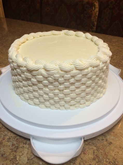 Basket weave cake Basket Weave Frosting, Basket Weave Cakes, Basket Weave Cake Design, Basket Cake Design, Easter Birthday Cake, Basket Weave Cake, Wave Cake, Cake Design For Men, Cake Basket