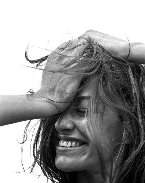 happy Skin Foods, Detox Tips, Julia Roberts, Just Smile, Angelina Jolie, Smile Face, Beautiful Smile, White Photography, Black And White Photography