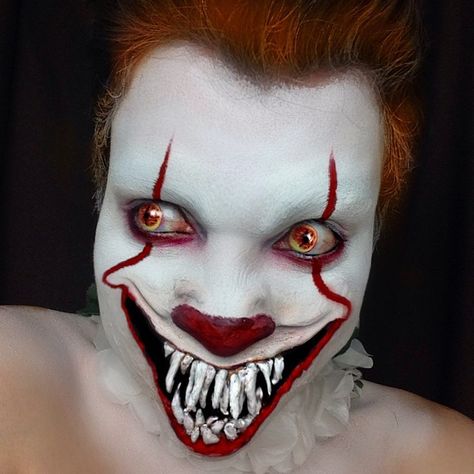 This year every Halloween party is going to be crawling with clowns, courtesy of the new It remake. Here are ten Pennywise makeup looks you can recreate. Scary Pennywise, Evil Clown Makeup, Pennywise Makeup, Creepy Clown Makeup, Scary Clown Costume, Halloween Makeup Clown, Scary Clown Makeup, Horror Make-up, Makeup Tumblr