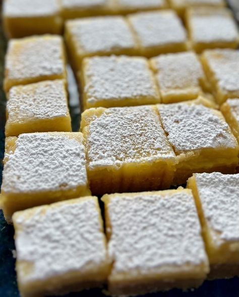 Sourdough Lemon Bars - Amy Bakes Bread Sourdough Lemon Pound Cake, Sourdough Discard Lemon Bars, Sourdough Lemon Cake, Sourdough Lemon Bars, Discard Recipes Easy, Sourdough Discard Recipes Easy, Sourdough Cakes, What Is Sourdough, Sourdough 101