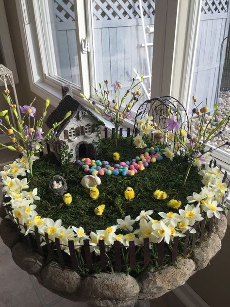 Easter Fairy Garden, Easter Garden Craft, Easter Garden Ideas, Easter Planter Ideas, Easter Bunny Figurines, Easter Fairy, Miniature Village, Fairy Things, Egg Ideas