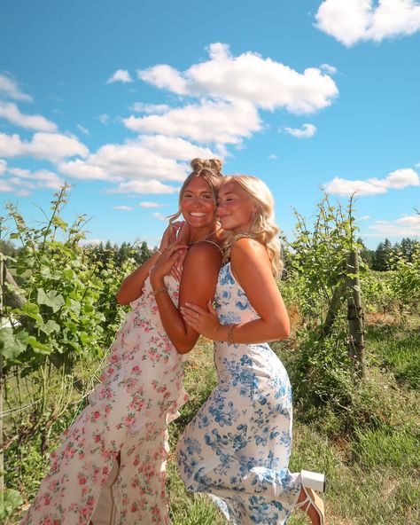 heart so full <3 #girlstrip #outfitinspiration #winery #wineryootd #traversecitymichigan #winerylover #pinterest #pinterestinspired #pinterestaesthetic Vineyard Picture Ideas, Winery Poses Friends, Winery Instagram Pictures, Winery Pics Ideas, Winery Picture Ideas Friends, Winery Photo Ideas, Cute Winery Pictures, Winery Picture Ideas, Wine Tasting Inspo Pics