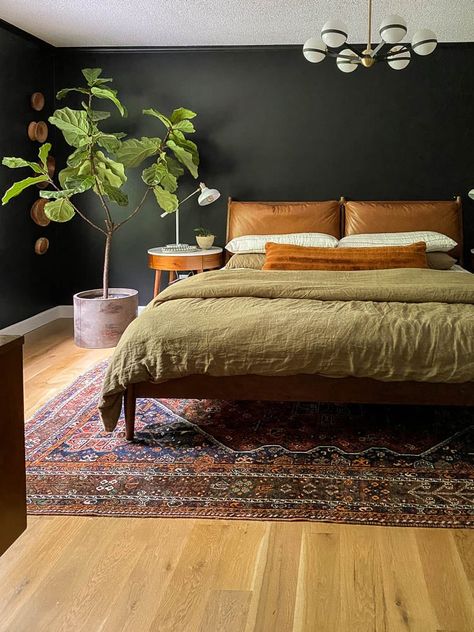 Bedroom Inspirations Minimalist, Interior Design Per La Casa, Moody Bedroom, Bed Rug, Mid Century Modern Bedroom, Clean Bedroom, A Rug, Design Del Prodotto, Design Living Room