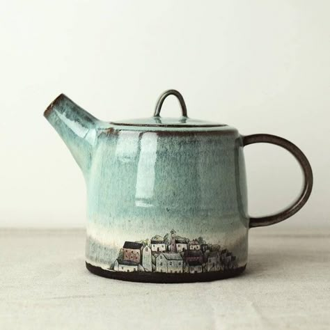 Creative Dishes, Julia Smith, Diy Keramik, Cute Teapot, Cerámica Ideas, Pottery Teapots, Keramik Design, Ceramic Teapot, Teapots And Cups