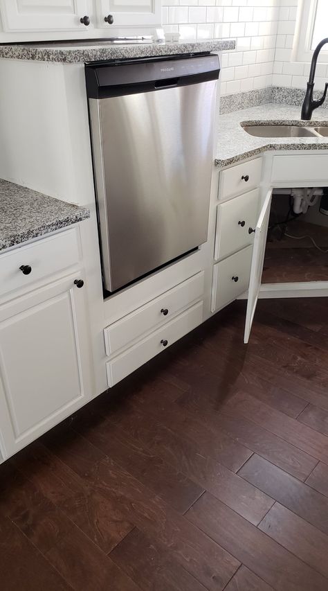 Dishwasher placed on a cabinet to bring it to just the right hight. Stand Alone Dishwasher, Dishwasher Next To Stove, Dishwasher Cabinet Ideas, Raised Dishwasher, Dishwasher Ideas, Dishwasher Cabinet, Accessible House, Kitchen Organiser, Farmhouse Bathroom Sink